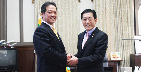 愛媛県知事と